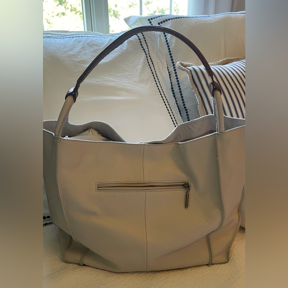Large leather tote - Picture 3 of 7